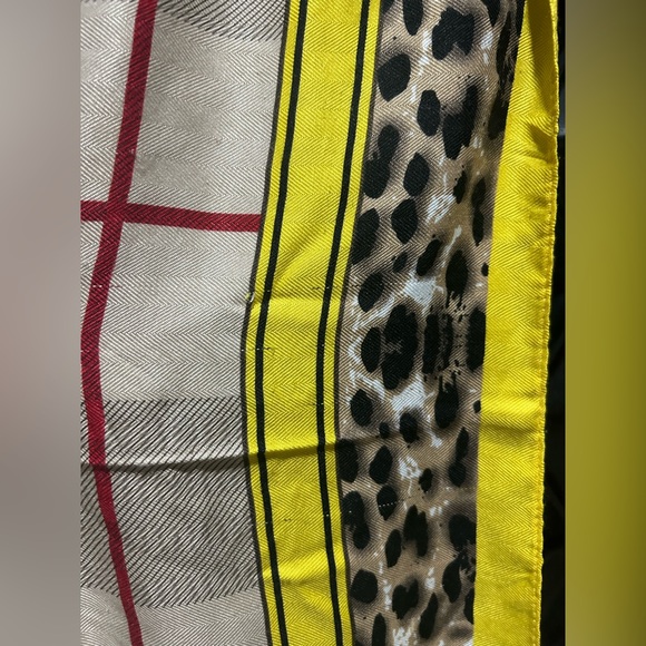 Burberry London shawl. Used . Condition 9/10 - Picture 4 of 7